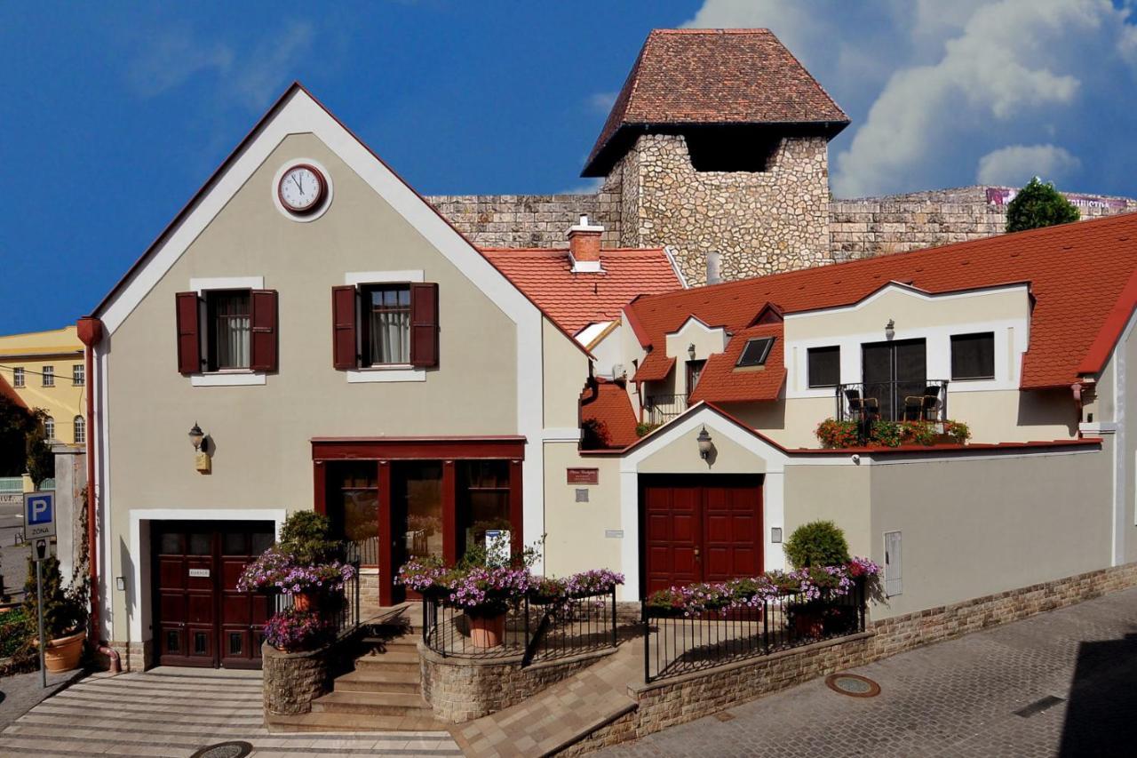 Bed and Breakfast Patria Panzio Eger Esterno foto